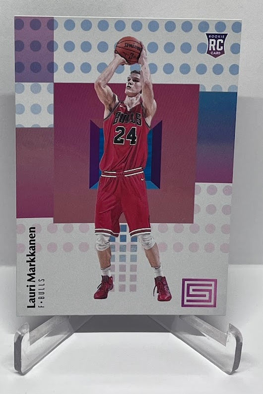 2018 Panini Status RC Lauri Markkanen Chicago Bulls #120