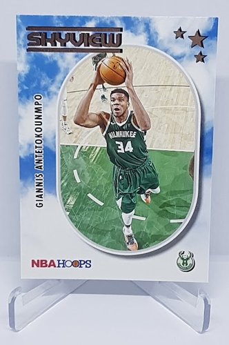 2021-22 Panini Hoops Skyview Giannis Antetokounmpo Bucks #15