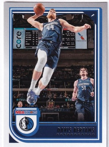 2022-23 Panini Hoops Davis Bertans Mavericks #125